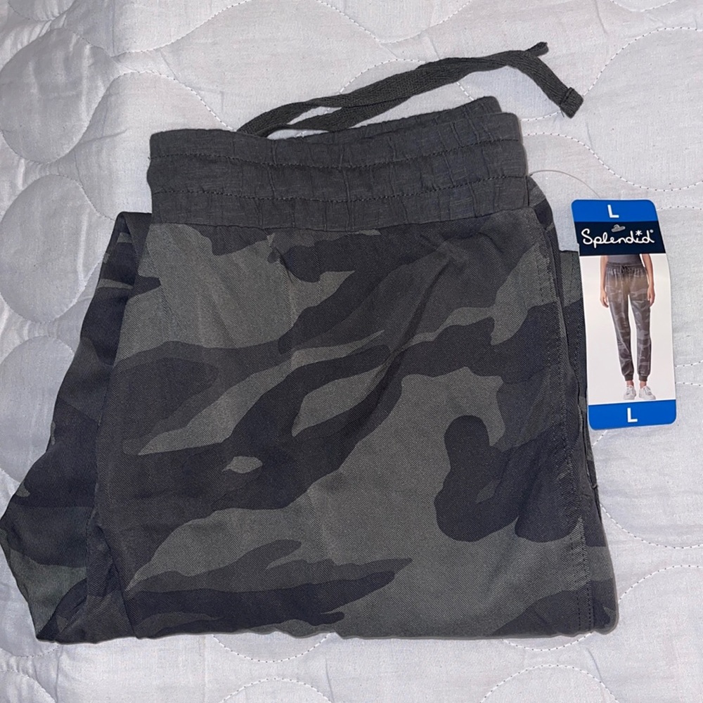 SPLENDID jogger pants, size 8.